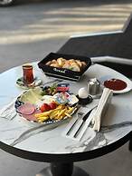 Modernlux Hotel
