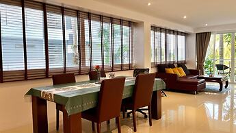 B6 - 1 Bdr Modern Condo With Balcony and Pool, Karon