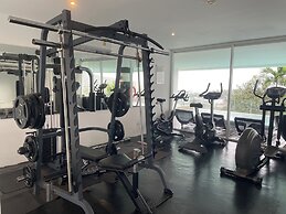 B6 - 1 Bdr Modern Condo With Balcony and Pool, Karon