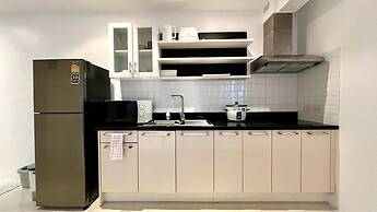 B6 - 1 Bdr Modern Condo With Balcony and Pool, Karon