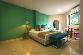 Del Tropico Hotel