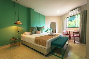 Del Tropico Hotel