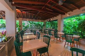 Del Tropico Hotel