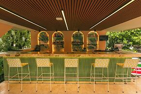 Del Tropico Hotel