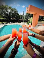 Del Tropico Hotel