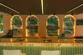 Del Tropico Hotel