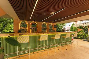 Del Tropico Hotel