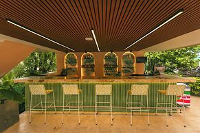 Del Tropico Hotel