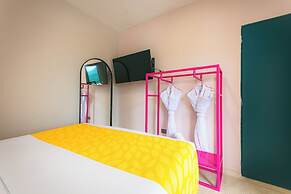 Del Tropico Hotel