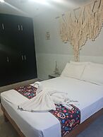 TJ Apartments, Calle 6, PDC