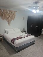 TJ Apartments, Calle 6, PDC