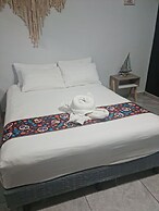 TJ Apartments, Calle 6, PDC