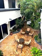 TJ Apartments, Calle 6, PDC