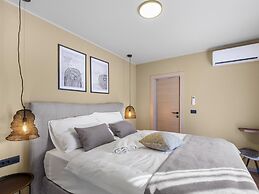 Apartment Near Beach With Pool
