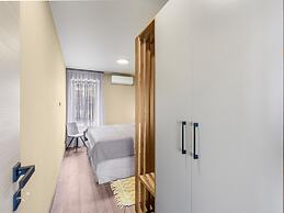 Apartment Near Beach With Pool