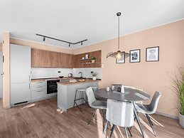 Apartment Near Beach With Pool