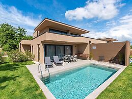 Apartment Near Beach With Pool