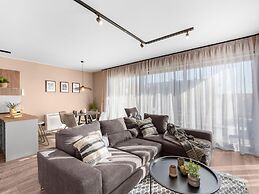 Apartment Near Beach With Pool