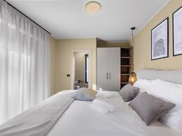 Apartment Near Beach With Pool