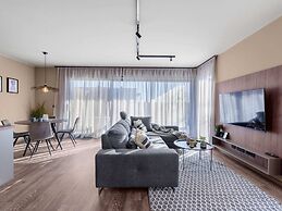 Apartment Near Beach With Pool