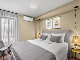 Apartment Near Beach With Pool