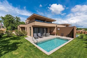 Apartment Near Beach With Pool