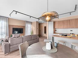Apartment Near Beach With Pool