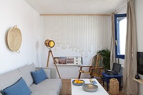 Perissa - 2 Bedrooms and Terrace in Trafalgar