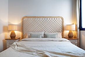 Perissa - 2 Bedrooms and Terrace in Trafalgar