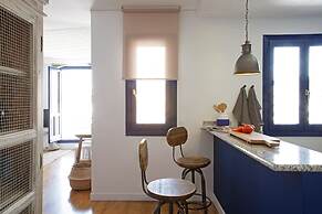 Perissa - 2 Bedrooms and Terrace in Trafalgar