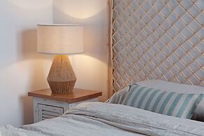 Perissa - 2 Bedrooms and Terrace in Trafalgar