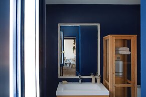 Perissa - 2 Bedrooms and Terrace in Trafalgar