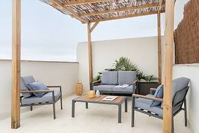 Perissa - 2 Bedrooms and Terrace in Trafalgar