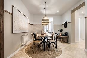 Garos - 2 Bedrooms in Malasa a