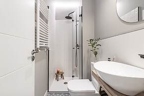 Eriste - 2 Bedrooms in Malasa a