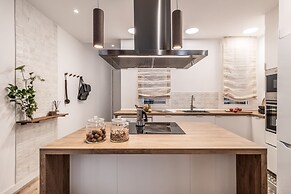 Casaluce - 2 Bedrooms in Trafalgar