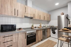 Guban - 2 Bedroom and Balcony in Azca