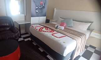 AT BLACK WOOD GUEST HOUSE
