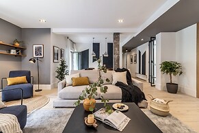 Besalu - 3 Bedrooms and Balcony in Castilla