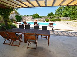 Majestic Rustical Kanfanar Villa With Pool