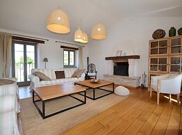 Majestic Rustical Kanfanar Villa With Pool