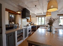Majestic Rustical Kanfanar Villa With Pool