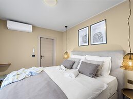 Apartment Near Beach With Pool
