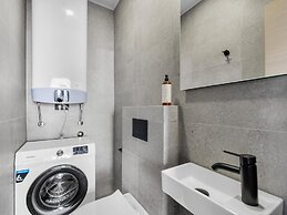 Apartment Near Beach With Pool