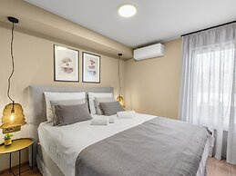 Apartment Near Beach With Pool