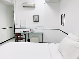 Bob House MRT Hua Lamphong