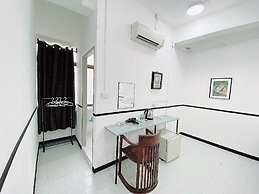 Bob House MRT Hua Lamphong