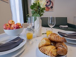Chic & Quiet Apartment in San Babila