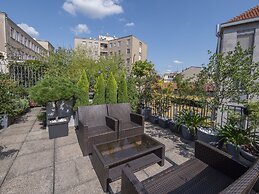 Chic & Quiet Apartment in San Babila
