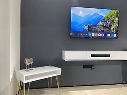 Akay city White studio